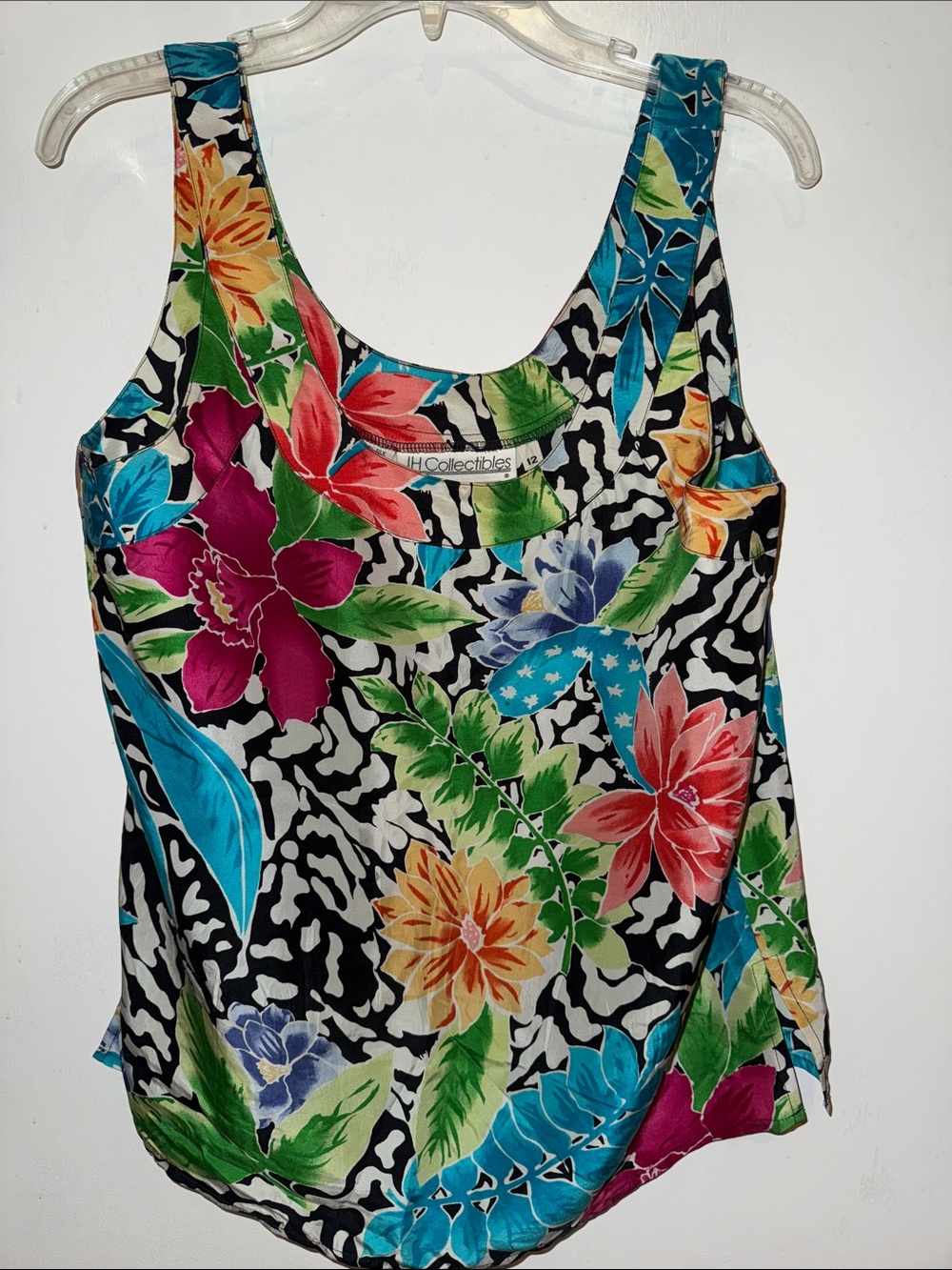JH Collectibles Black Multicolor Tropical Floral Scoop Tank